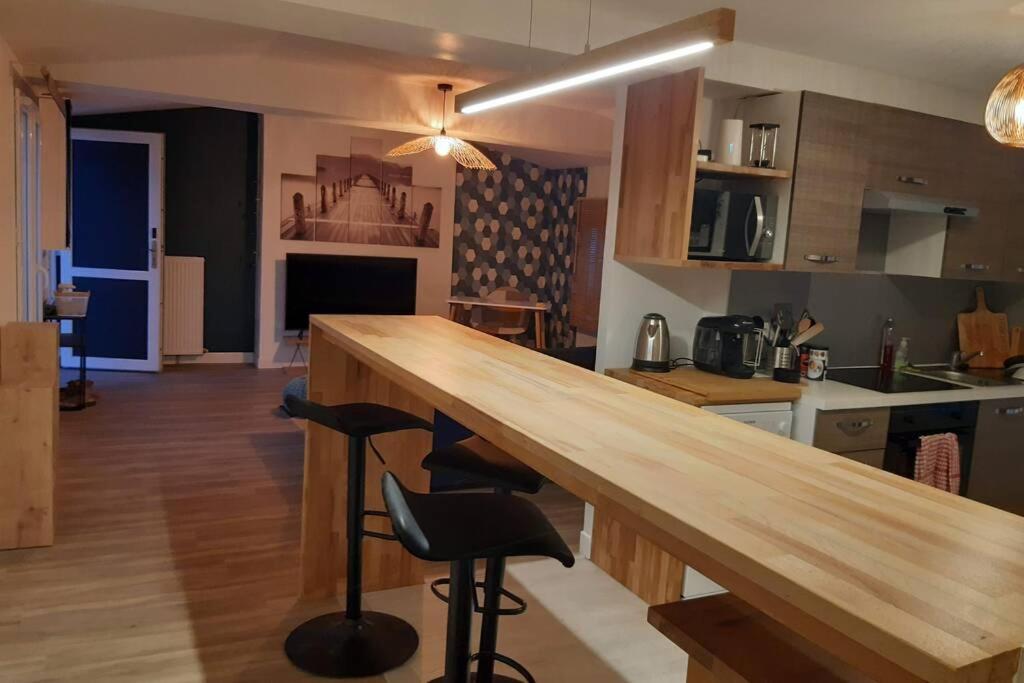 Superbe Appartement Renove 4 Personnes Le Zen Scandi Au Centre Ville - Draps - Serviettes Parking - La Roche-Chalais Экстерьер фото