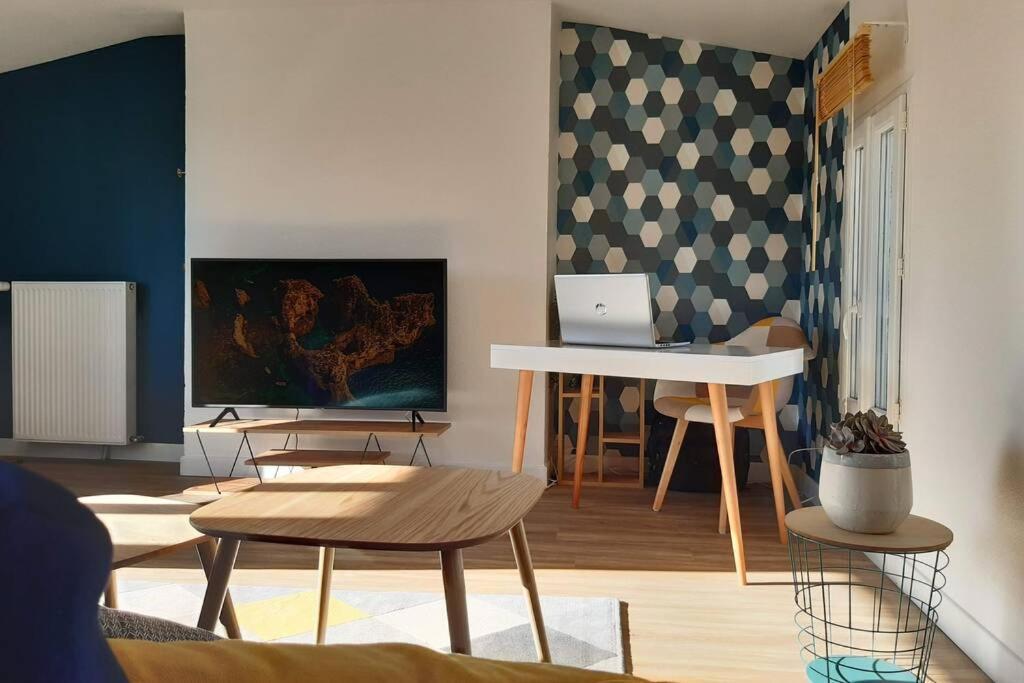 Superbe Appartement Renove 4 Personnes Le Zen Scandi Au Centre Ville - Draps - Serviettes Parking - La Roche-Chalais Экстерьер фото