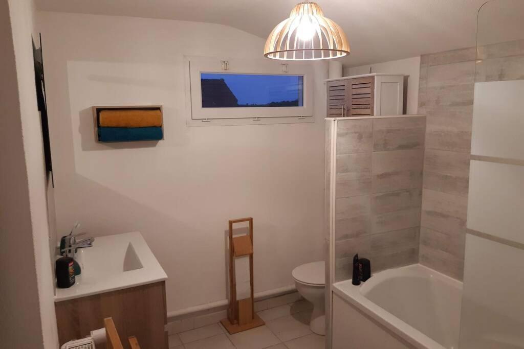 Superbe Appartement Renove 4 Personnes Le Zen Scandi Au Centre Ville - Draps - Serviettes Parking - La Roche-Chalais Экстерьер фото