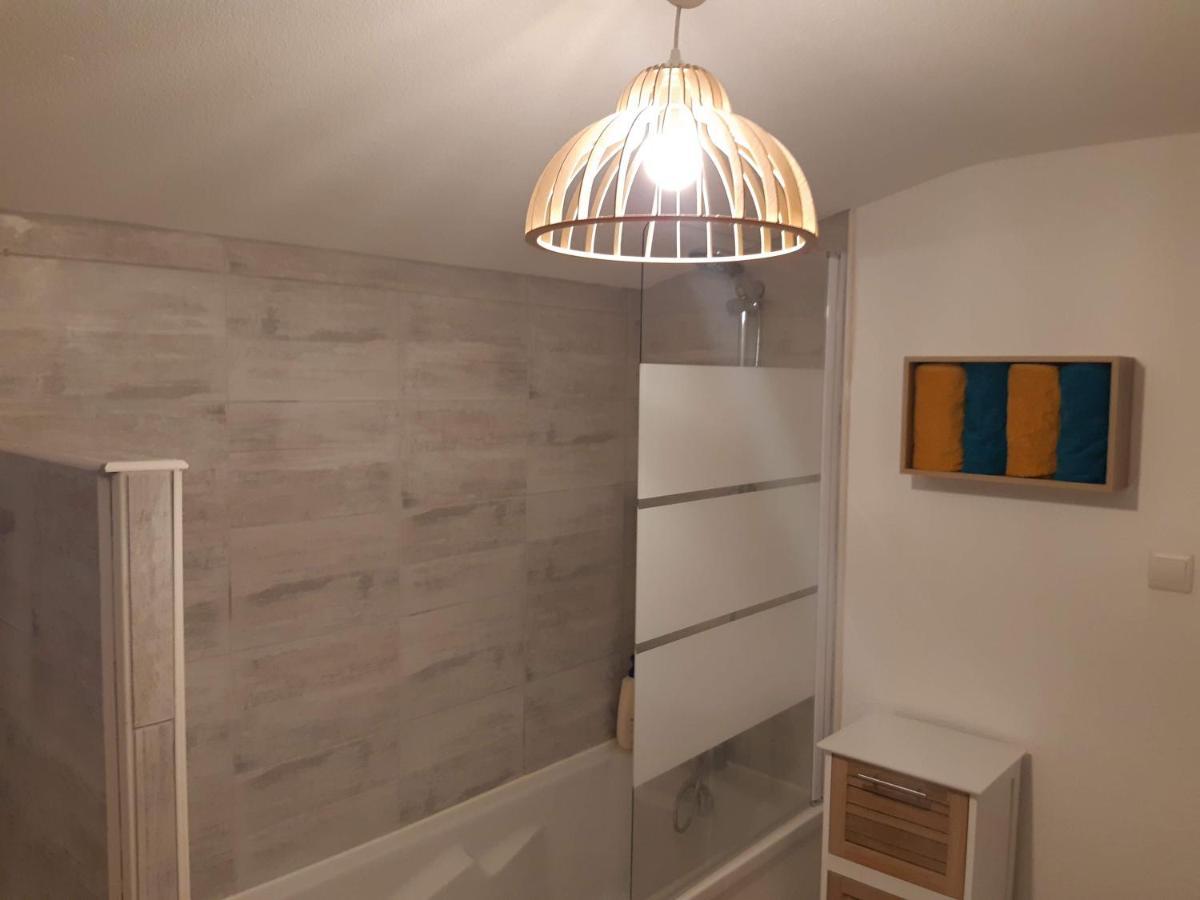 Superbe Appartement Renove 4 Personnes Le Zen Scandi Au Centre Ville - Draps - Serviettes Parking - La Roche-Chalais Экстерьер фото